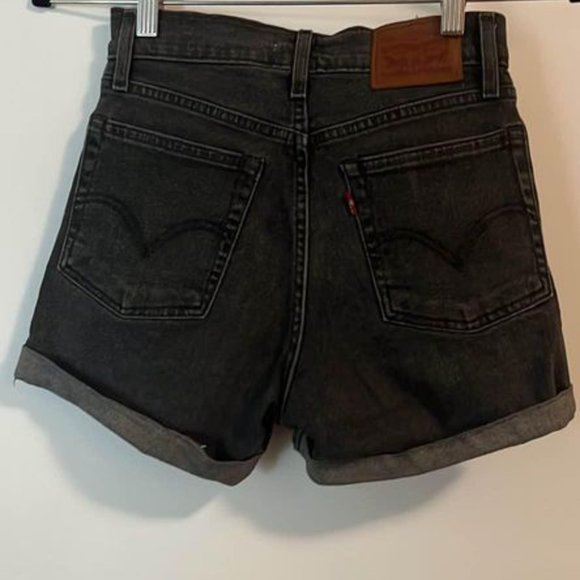 Levis Grey Wedgie Shorts - Size 24 - Picture 2 of 2